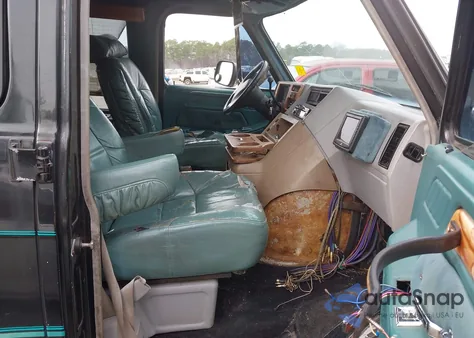 1992 Chevrolet G20 from USA, damaged, VIN 2GBEG25K7N4124157